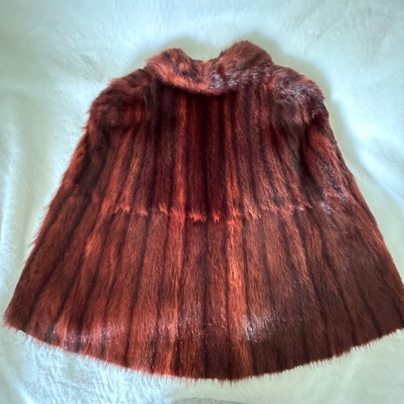 Vintage Fur Salon Stripling's Cape Fur Brown w/ Collar Arm Holes and Shoulder - Picture 4 of 13